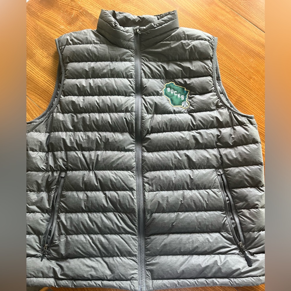 Milwaukee Bucks lightweight 32° Brand Vest